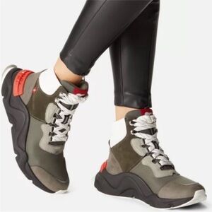 Sorel Kinetic Renegade Conquest Hiking Boots size 9.